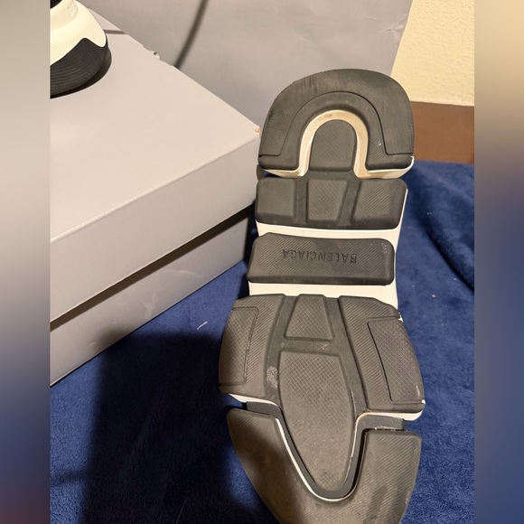 Balenciaga Black and White Sock Sneakers - Picture 8 of 9